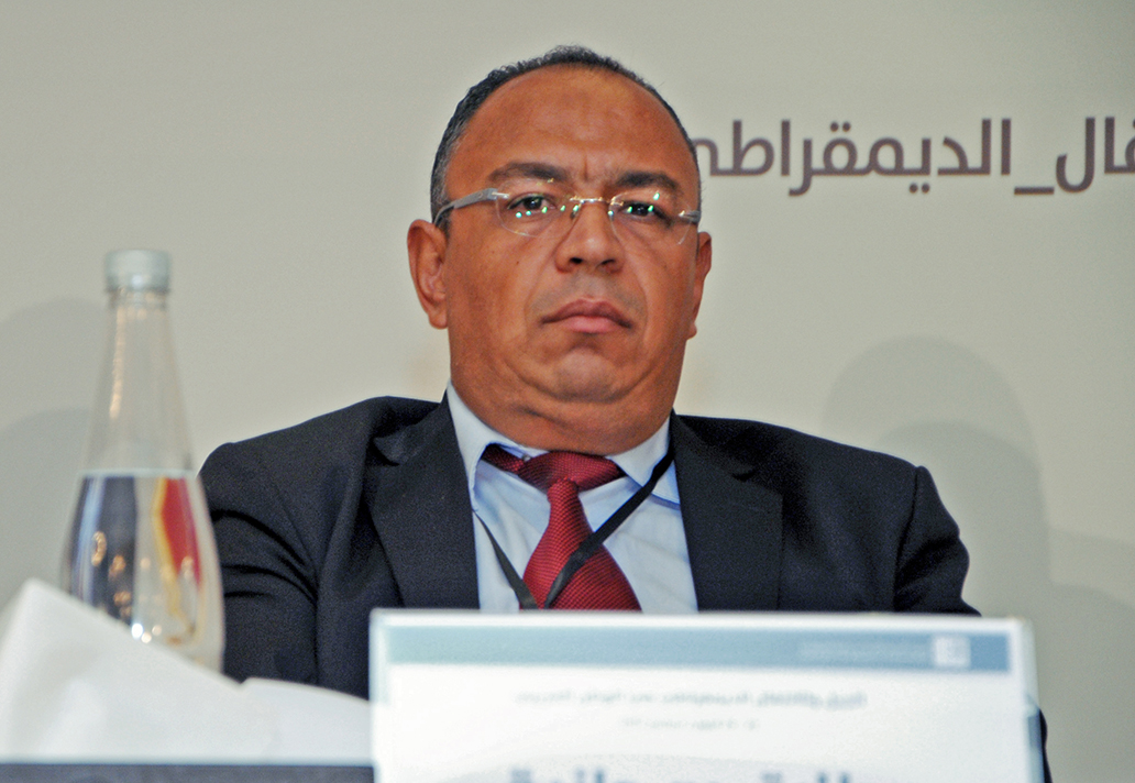 طارق بن جازية:  تحول أنماط استهلاك الشباب بعد الثورة وانعكاساته على المجال العام